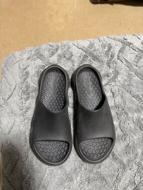 Columbia Black Open-Toe Comfort Slide Sandals